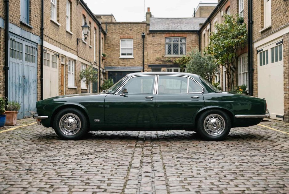 1972 Jaguar XJ6 Series 1 in dark green, strict side profile, factory stock, London mews